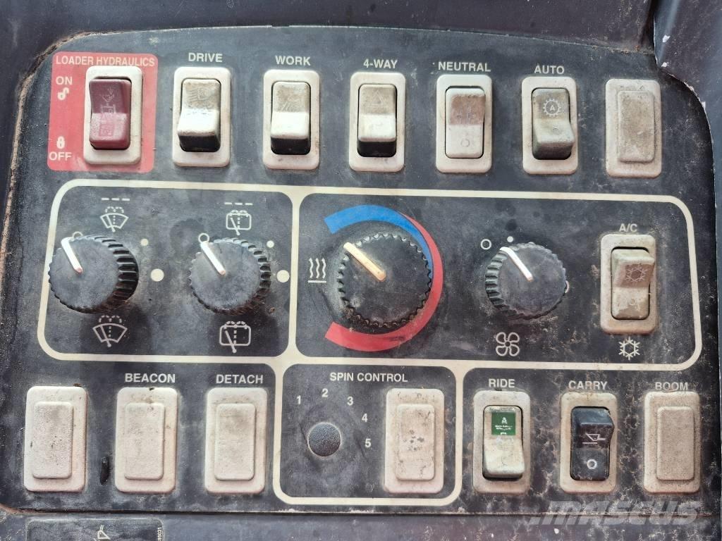 John Deere 444 H Iekrāvēji uz riteņiem