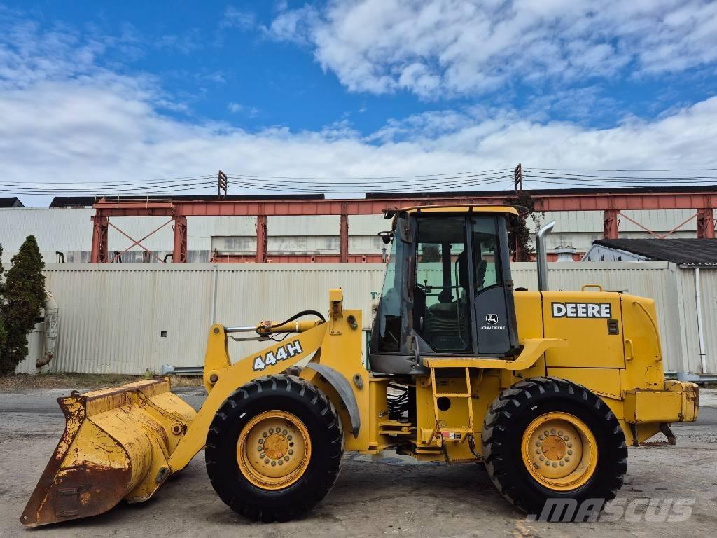 John Deere 444 H Iekrāvēji uz riteņiem