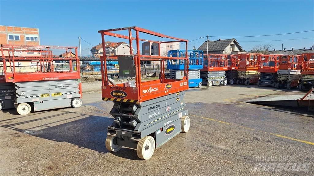 SkyJack SJIII3226 Šķerveida pacēlāji
