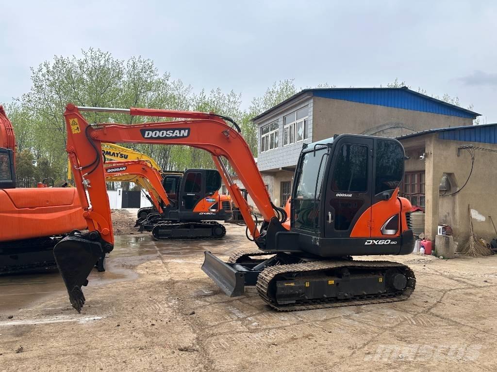 Doosan DX60 Kāpurķēžu ekskavatori