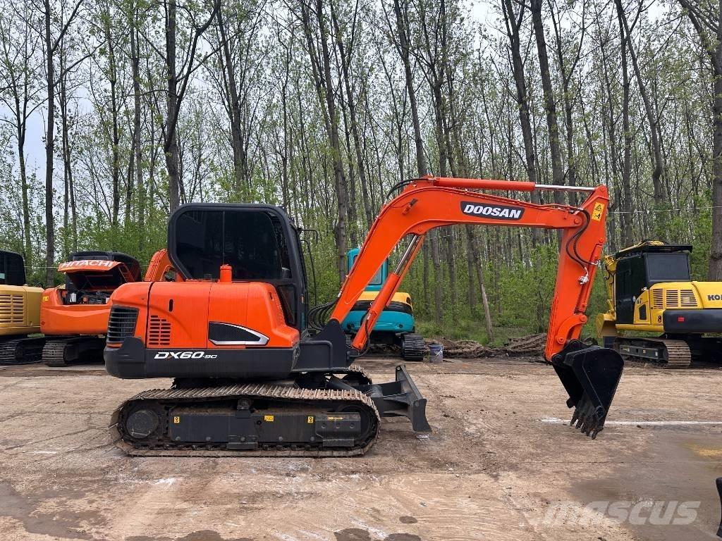 Doosan DX60 Kāpurķēžu ekskavatori