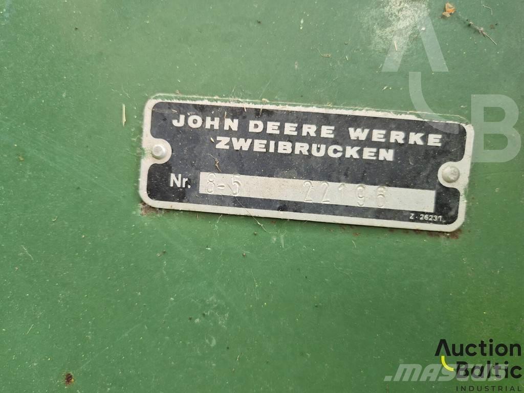 John Deere 935 Ražas novākšanas kombaini