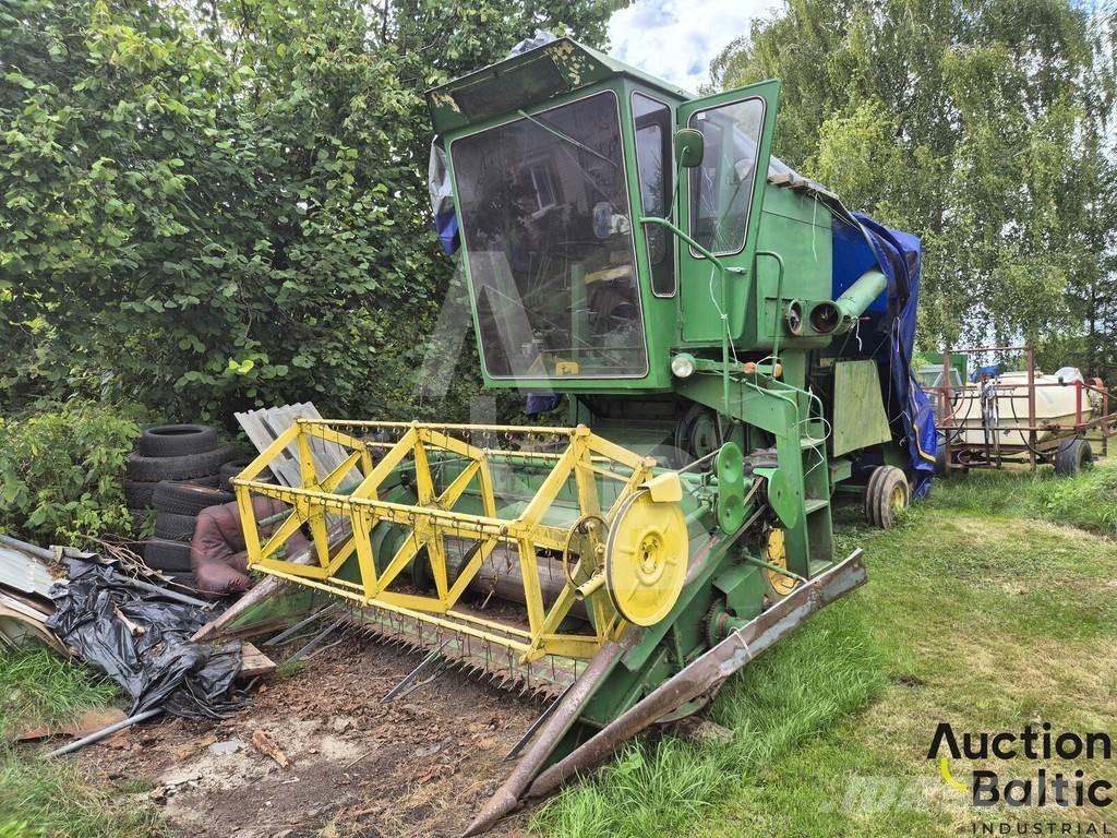 John Deere 935 Ražas novākšanas kombaini