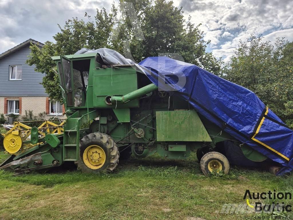 John Deere 935 Ražas novākšanas kombaini