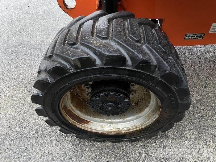 JLG 800AJ Strēles pacēlāji