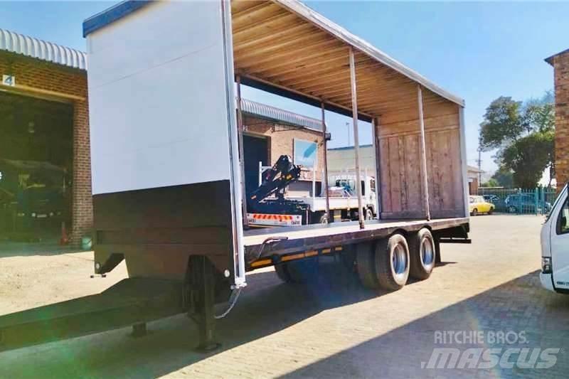  Custom Curtainside Citas piekabes