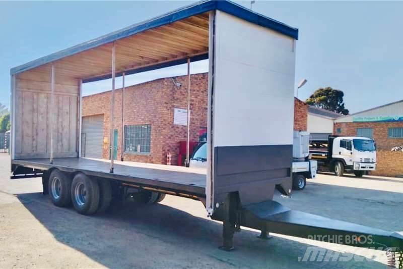  Custom Curtainside Citas piekabes