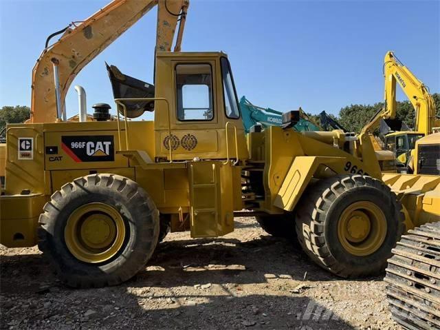 CAT 966 F Iekrāvēji uz riteņiem