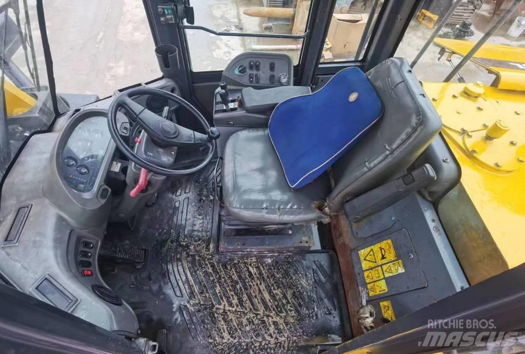 Komatsu WA 380 Iekrāvēji uz riteņiem