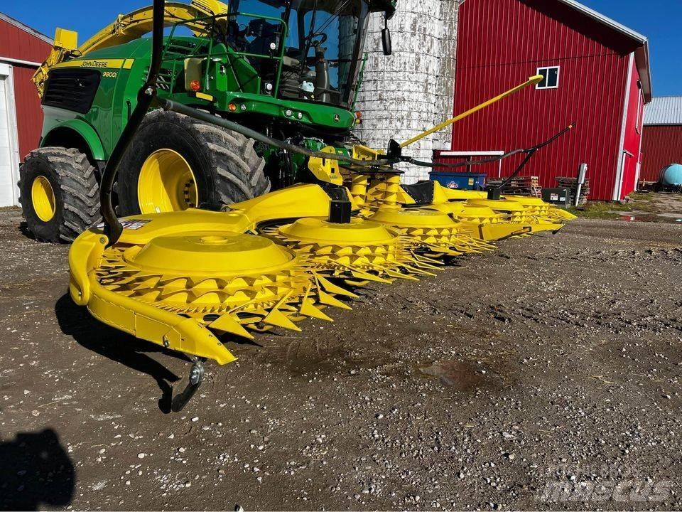 John Deere 772 Cits lopbarības novācēju, kombainu aprīkojums