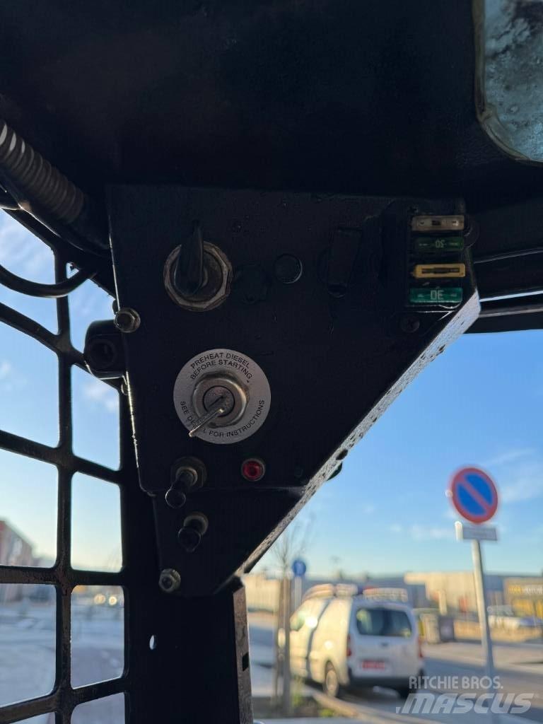 Bobcat 543 Lietoti riteņu kompaktiekrāvēji