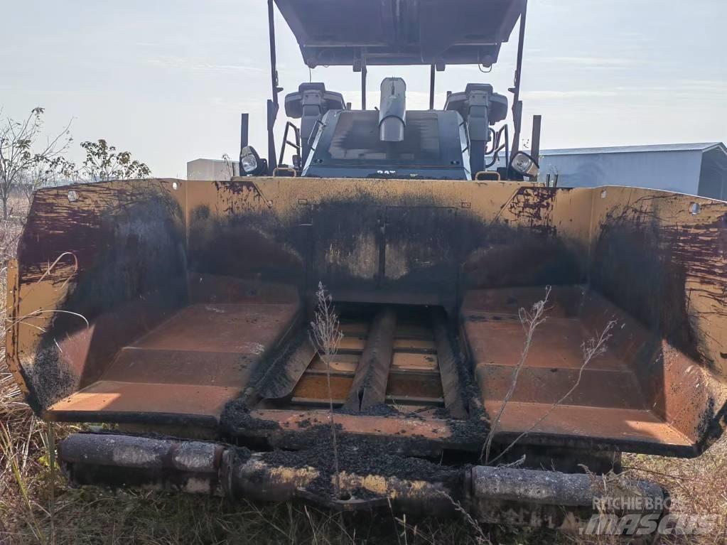 CAT AP655F Asfalta klājēji