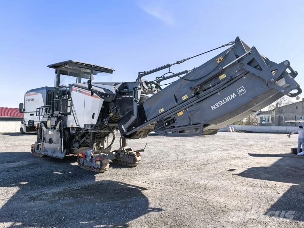 Wirtgen W 200 F Asfalta dzesēšanas iekārtas