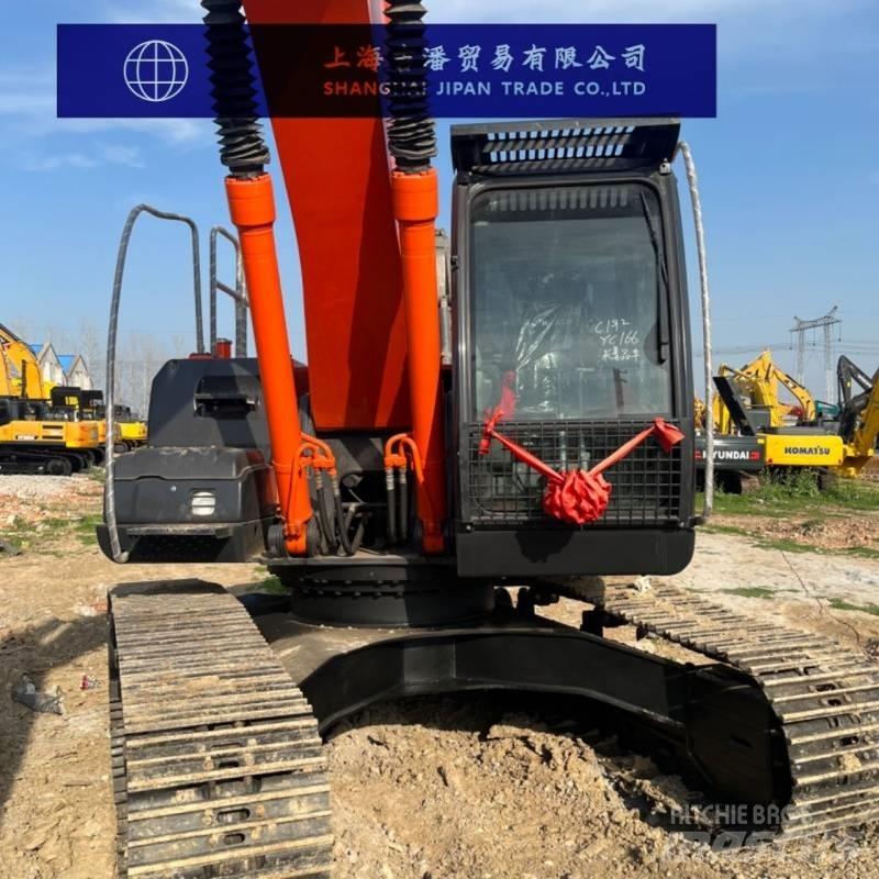 Hitachi ZX 240 Kāpurķēžu ekskavatori