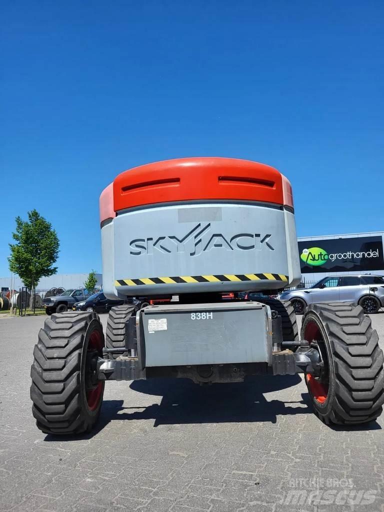 SkyJack SJ 46AJ Strēles pacēlāji