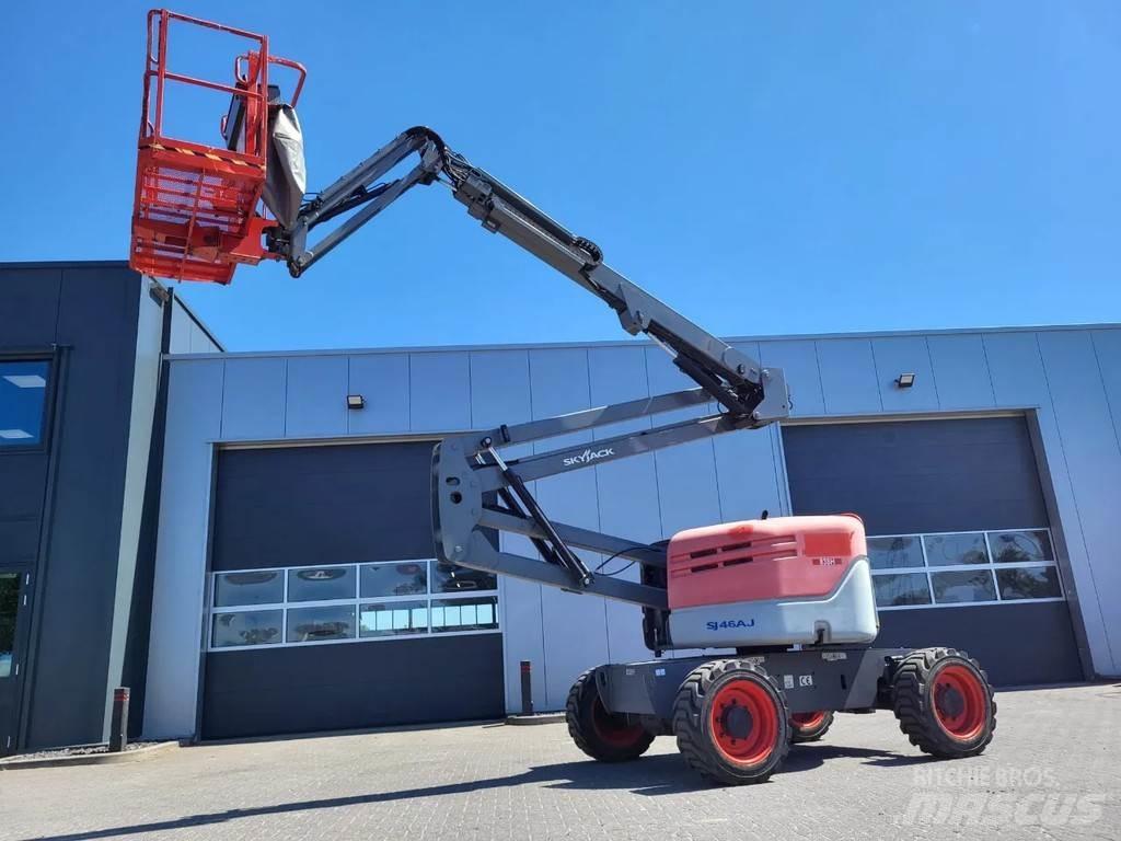 SkyJack SJ 46AJ Strēles pacēlāji