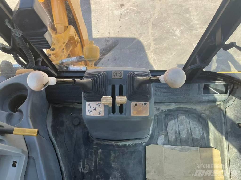 JCB 4 CX Ekskavatori-iekrāvēji