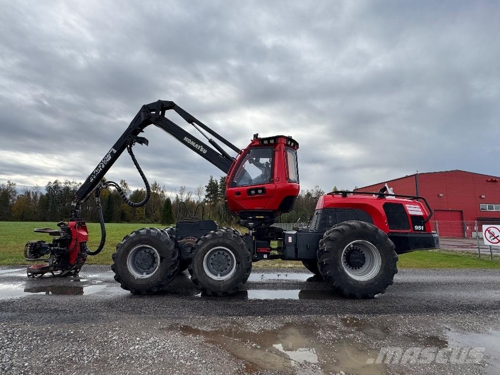 Komatsu 951 Harvesteri