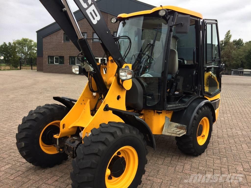 JCB 406 Iekrāvēji uz riteņiem