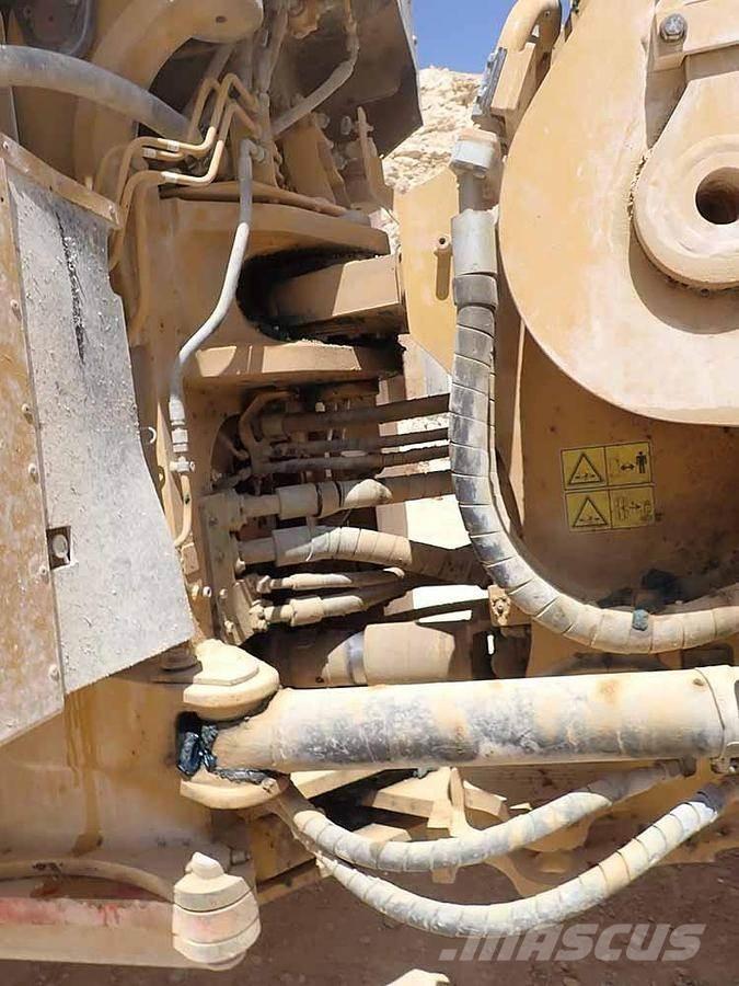 CAT 988K Iekrāvēji uz riteņiem