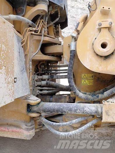 CAT 988K Iekrāvēji uz riteņiem
