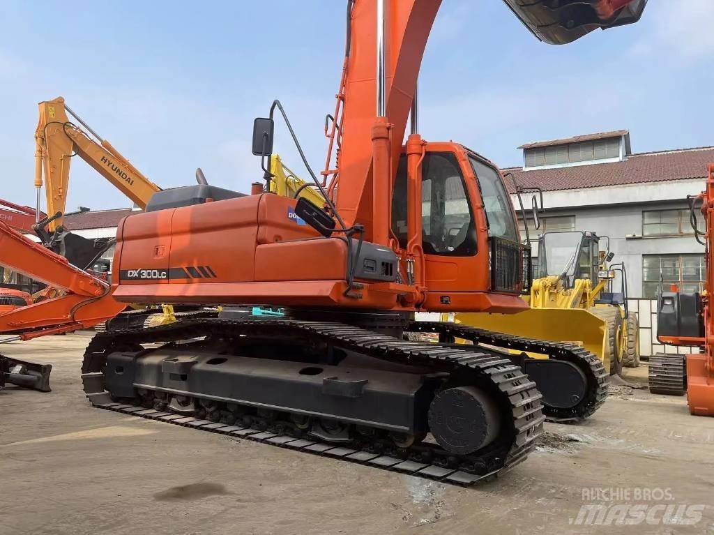 Doosan DX300LC Kāpurķēžu ekskavatori