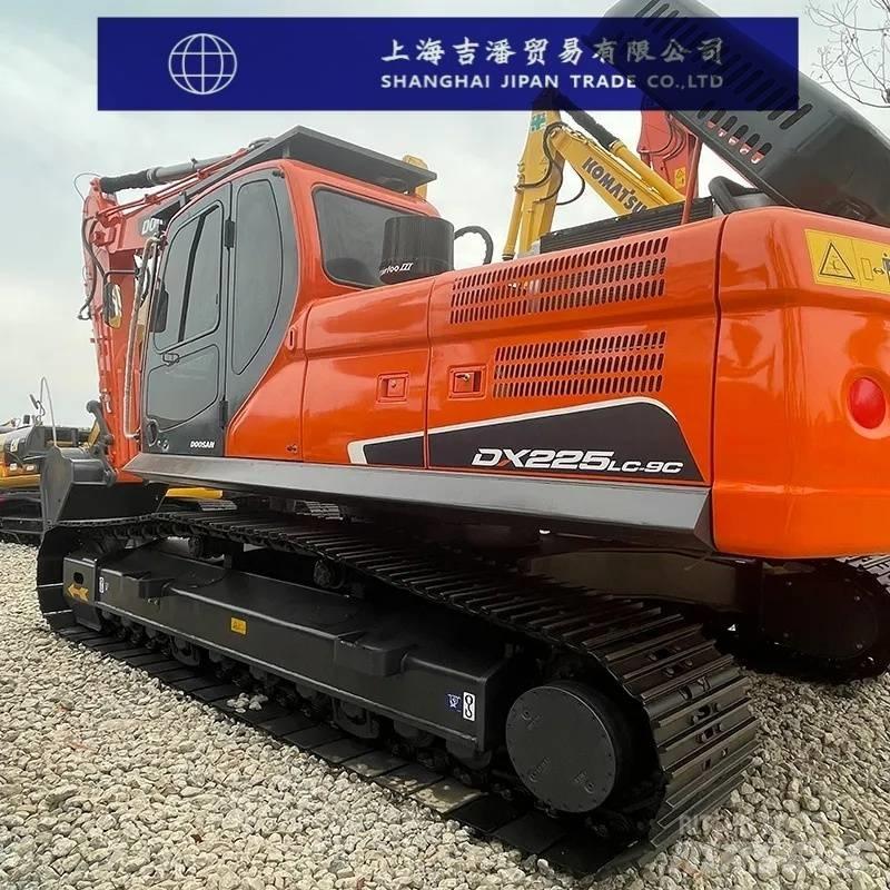 Doosan DX 225 Kāpurķēžu ekskavatori