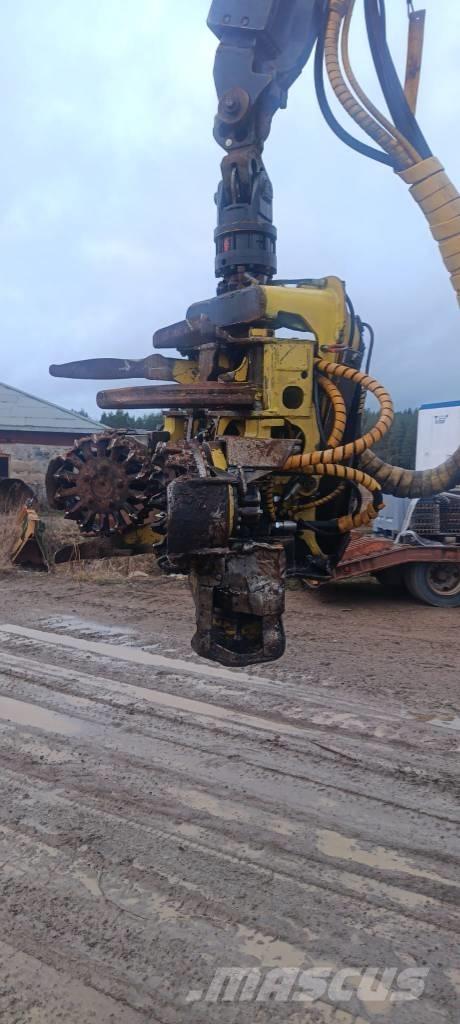 John Deere 770 D Harvesteri