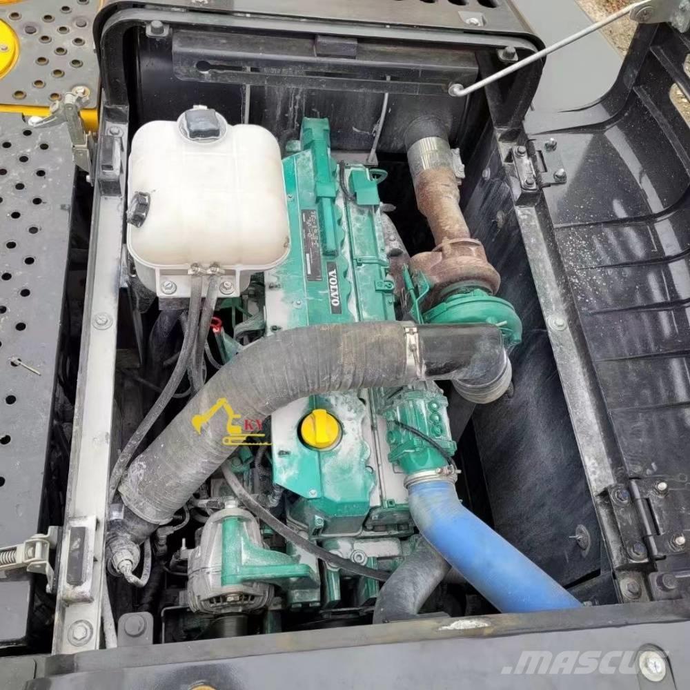 Volvo 240 Kāpurķēžu ekskavatori