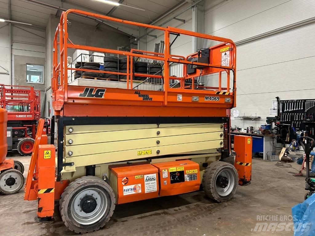JLG M 4069 LE Šķerveida pacēlāji