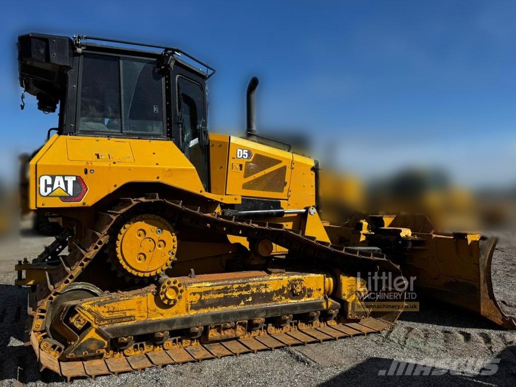 CAT D 5 Kāpurķēžu buldozeri