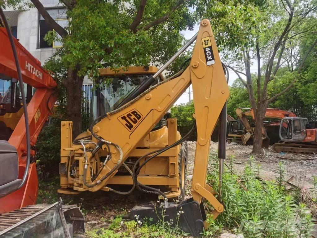 JCB 4 CX Ekskavatori-iekrāvēji