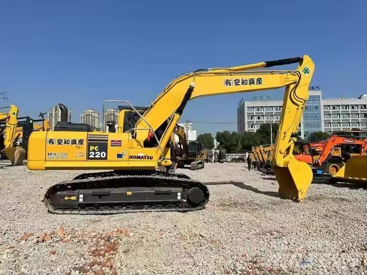 Komatsu PC 220 Kāpurķēžu ekskavatori