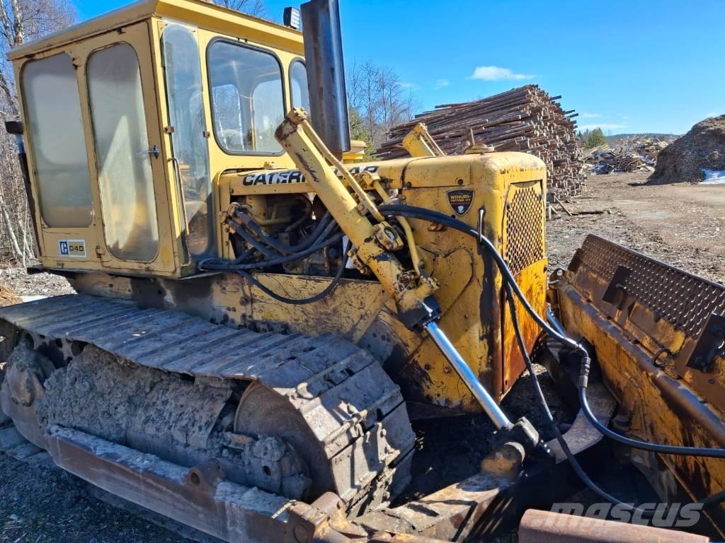 CAT D 4 D Kāpurķēžu buldozeri