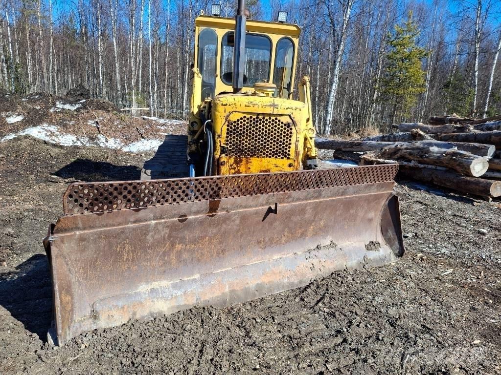 CAT D 4 D Kāpurķēžu buldozeri