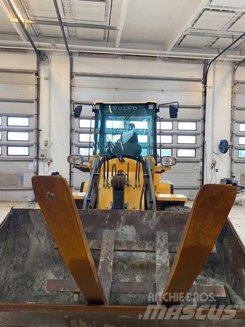 Volvo L 30 G Iekrāvēji uz riteņiem
