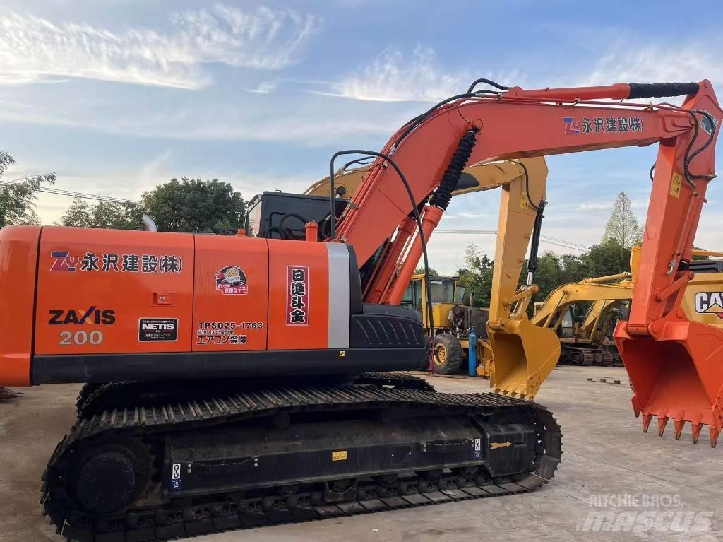 Hitachi ZX 200 Kāpurķēžu ekskavatori