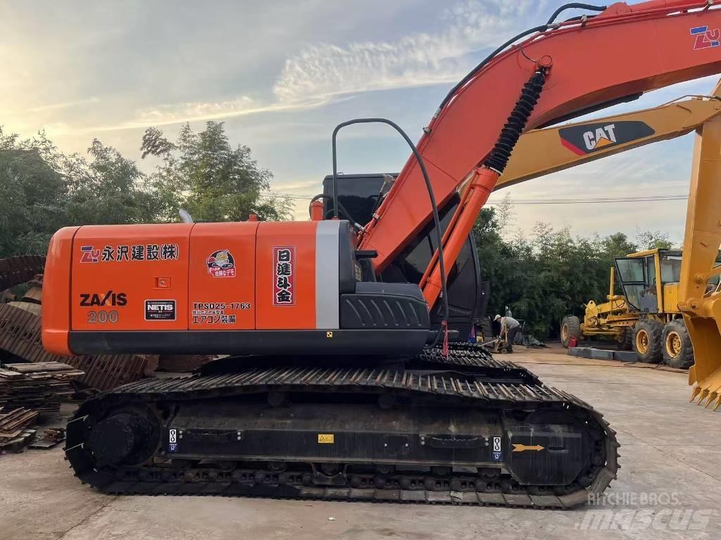 Hitachi ZX 200 Kāpurķēžu ekskavatori