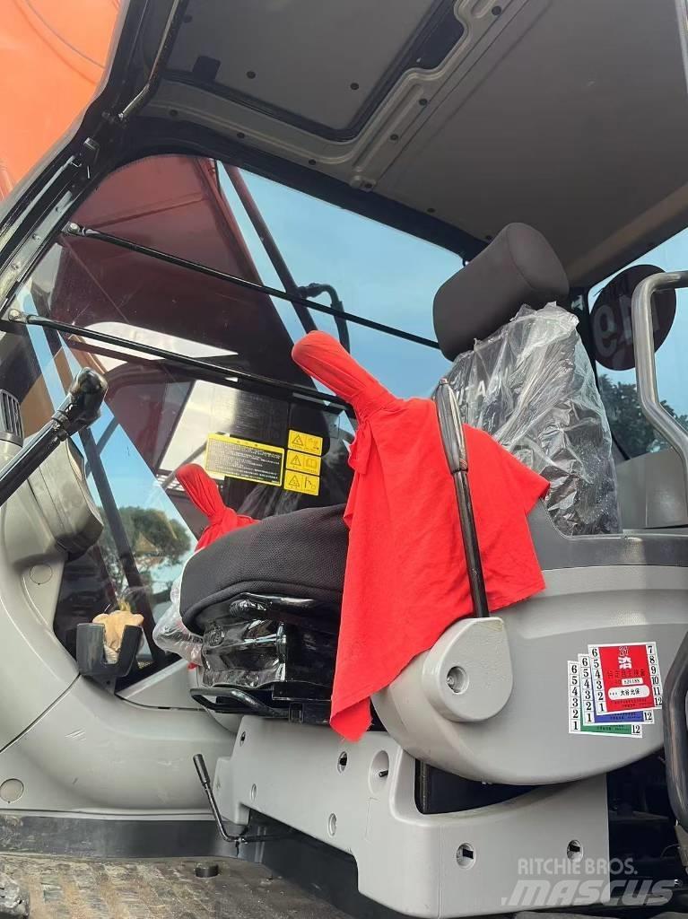 Hitachi ZX 200 Kāpurķēžu ekskavatori