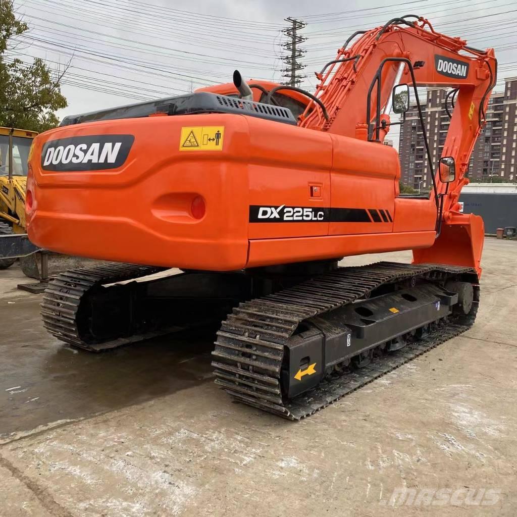 Doosan DX 140 LC Kāpurķēžu ekskavatori