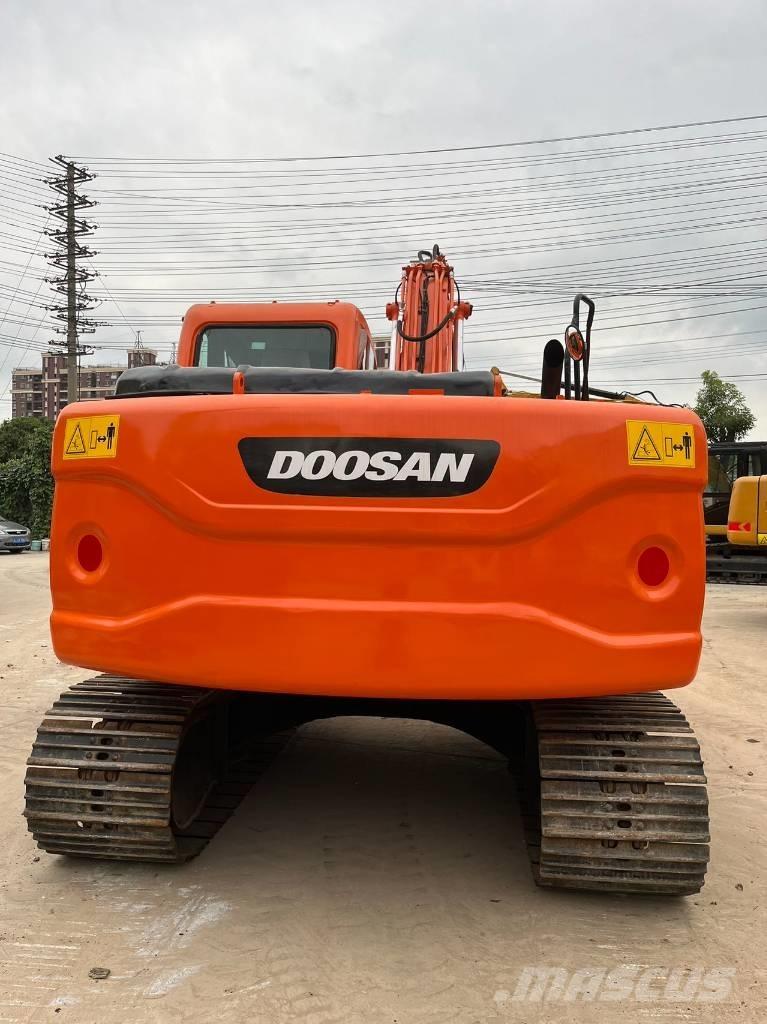 Doosan DX 140 LC Kāpurķēžu ekskavatori