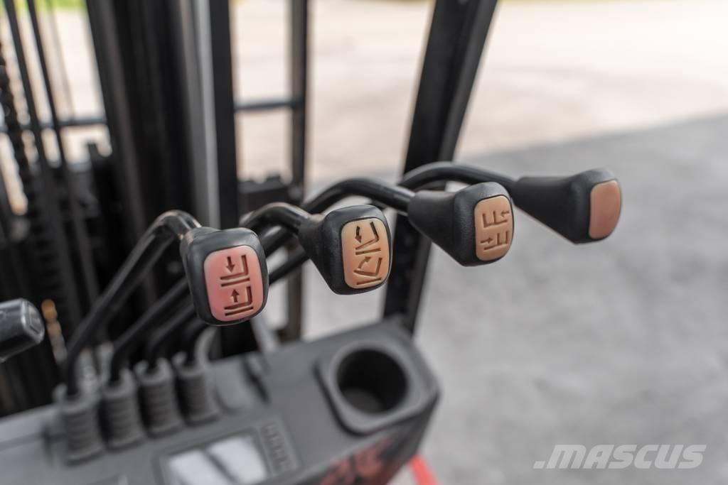 Manitou MI 30 D Tehnika ar dīzeļa dzinēju