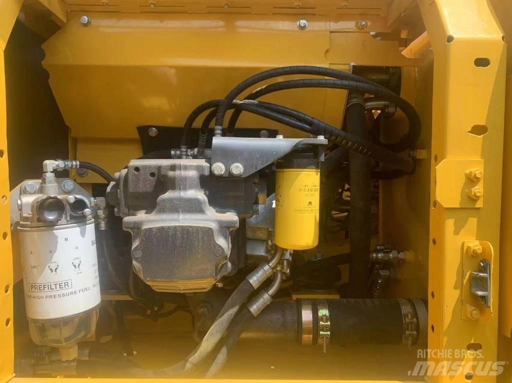 Komatsu PC 200-8 Vidēja lieluma ekskavatori 7 t - 12 t