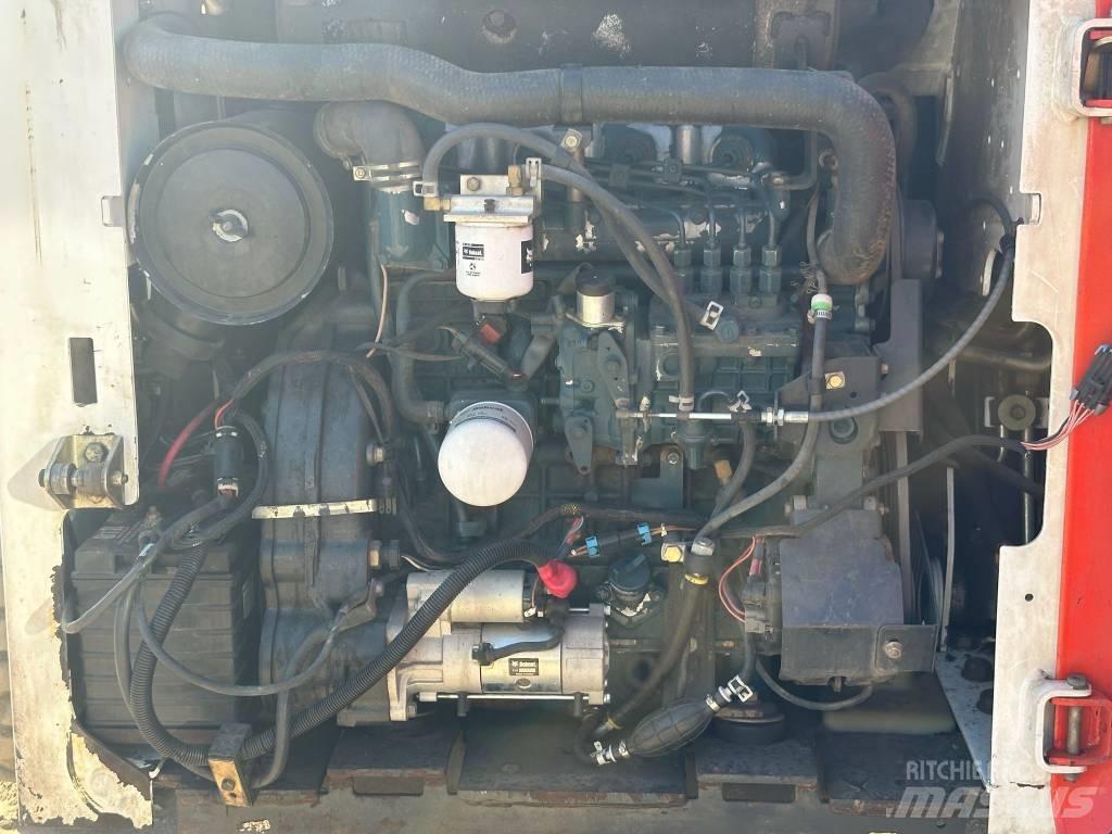 Bobcat A 300 Lietoti riteņu kompaktiekrāvēji