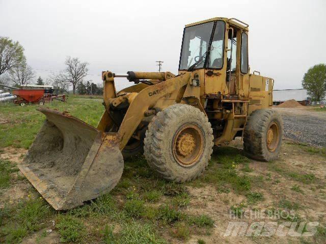 CAT 916 Iekrāvēji uz riteņiem