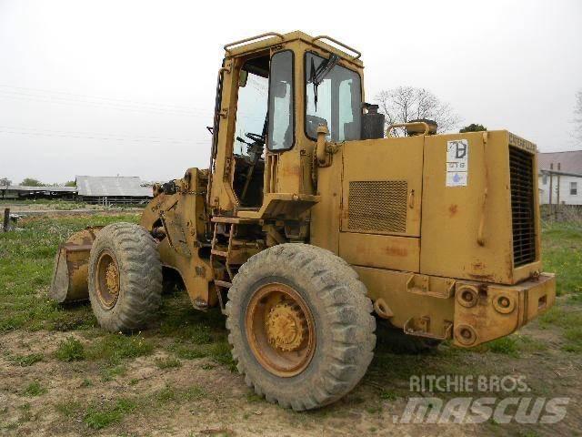 CAT 916 Iekrāvēji uz riteņiem