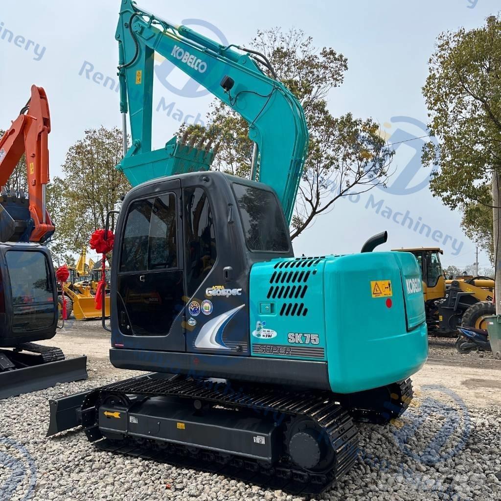 Kobelco SK75 Kāpurķēžu ekskavatori