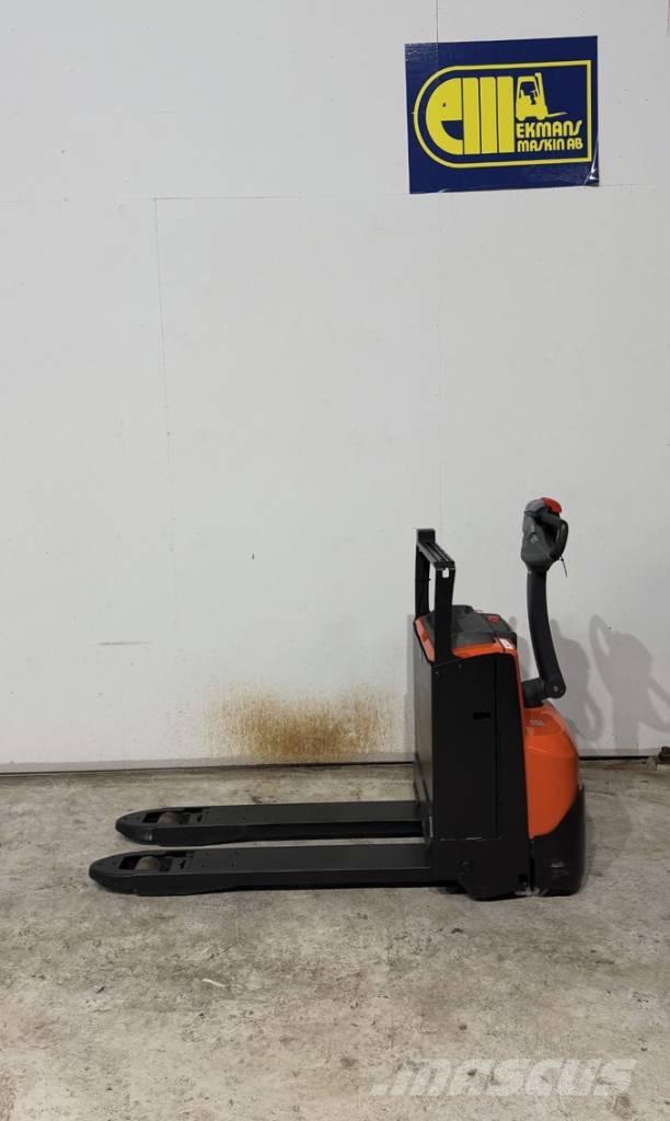 BT truck LWE 180 Zemie palešu pacēlāji