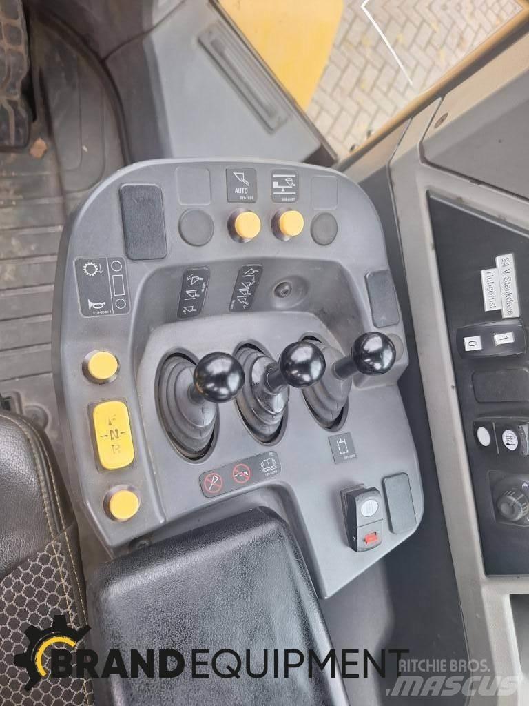 CAT 950M Iekrāvēji uz riteņiem