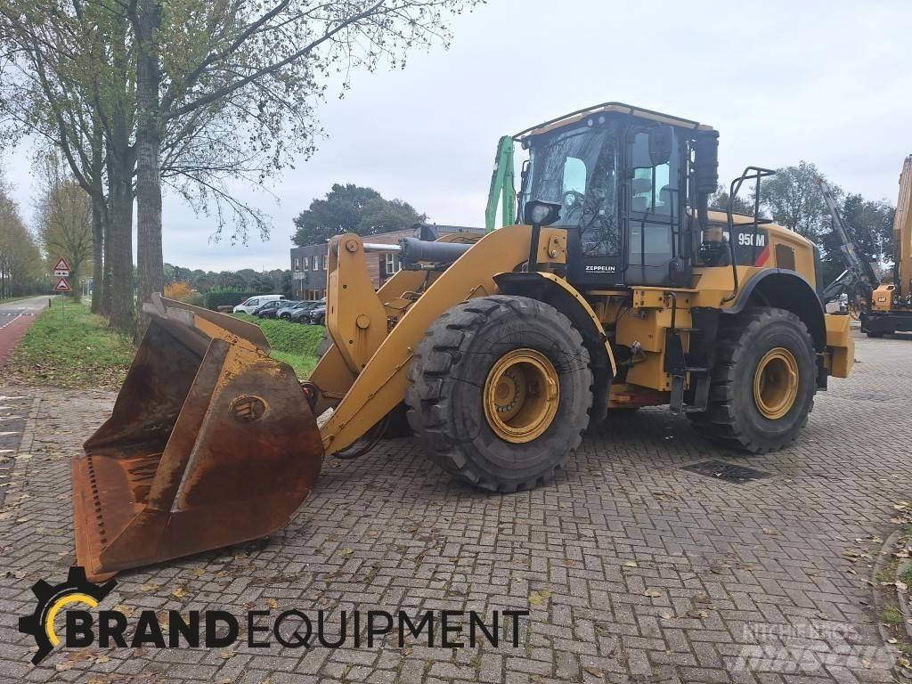 CAT 950M Iekrāvēji uz riteņiem